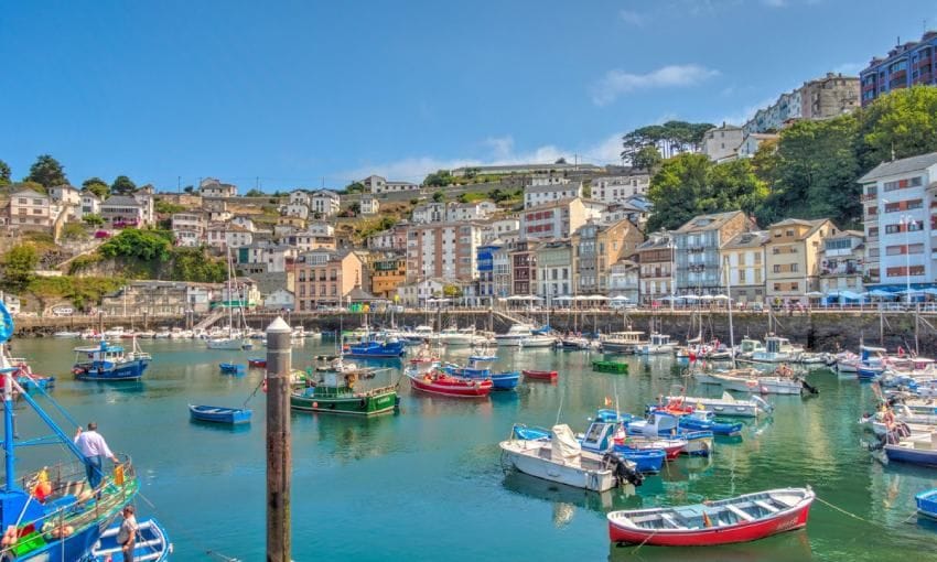 puerto del pueblo marinero de luarca asturias