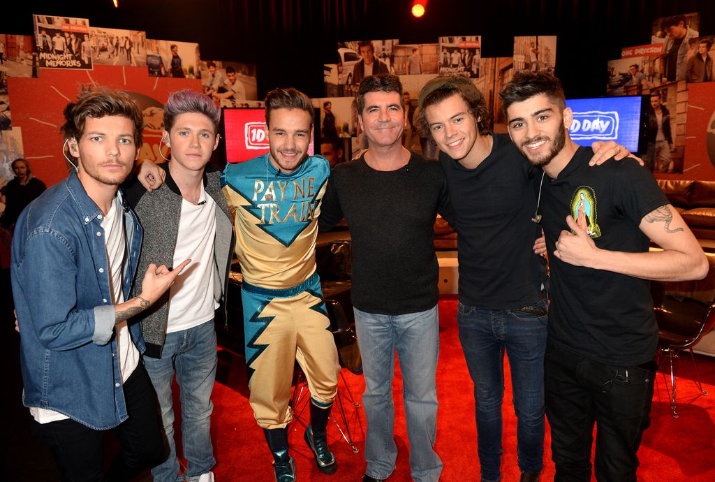 One Direction junto a Simon Cowell