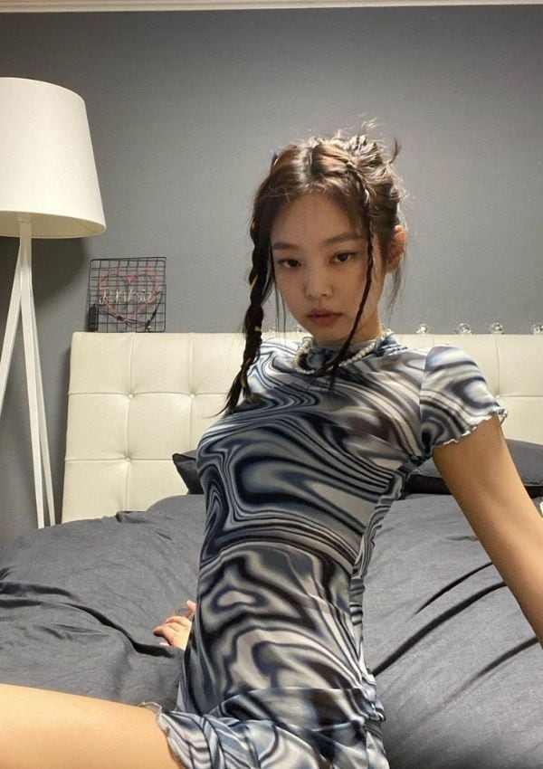 jennie kim peinado trenzas asimetricas