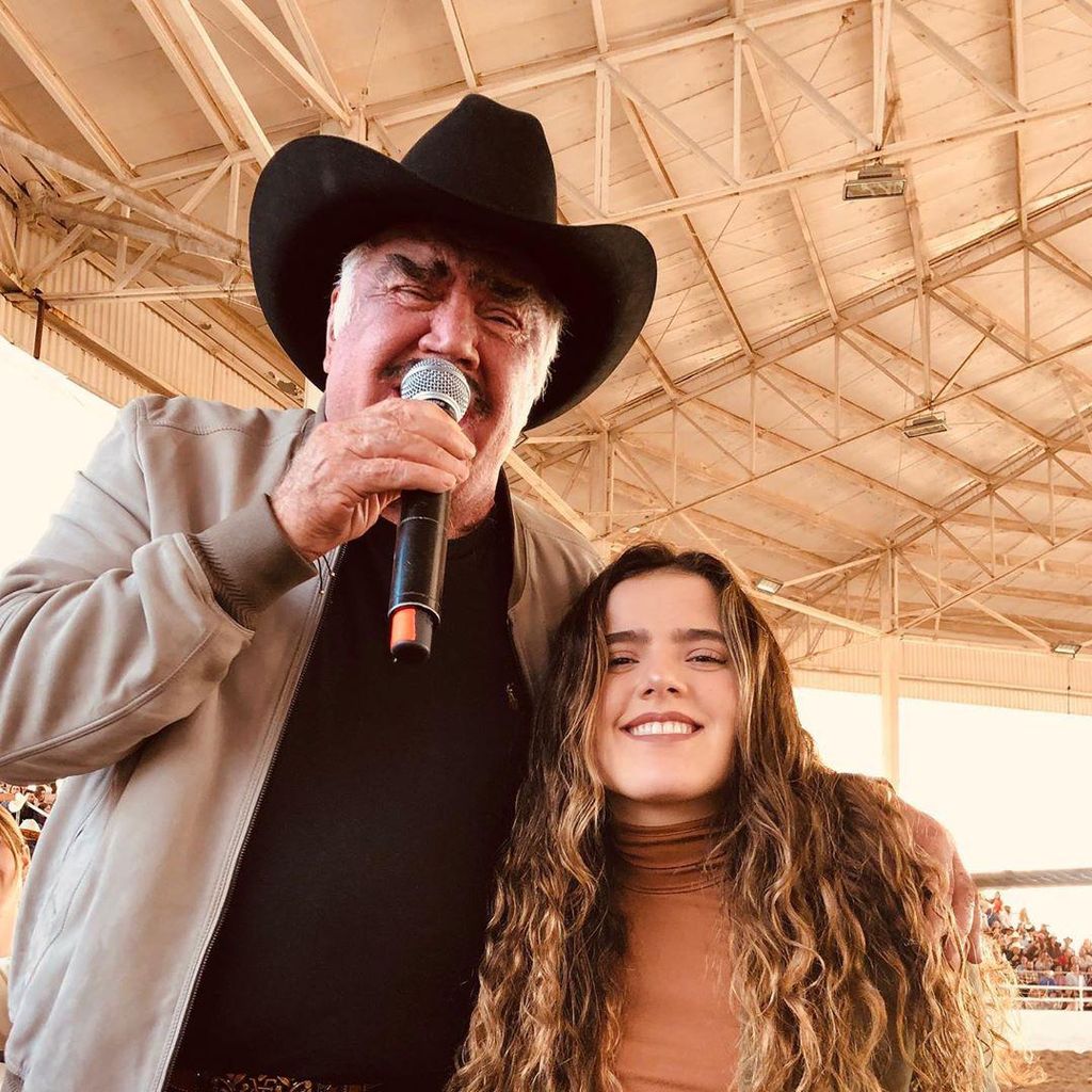 Vicente Fernández y su nieta Camila Fernández