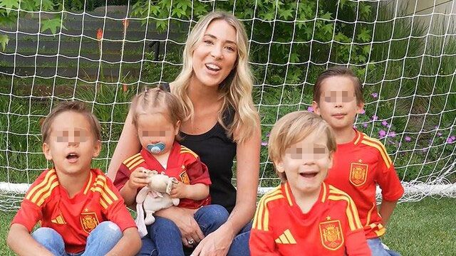 Alice Campello con sus cuatro hijos