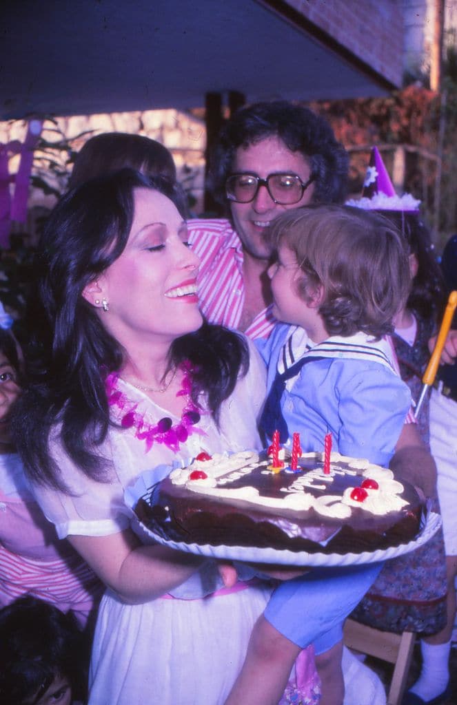 Massiel celebrando el tercer cumpleaños de su hijo Aitor junto a su marido Carlos Zayas en 1990