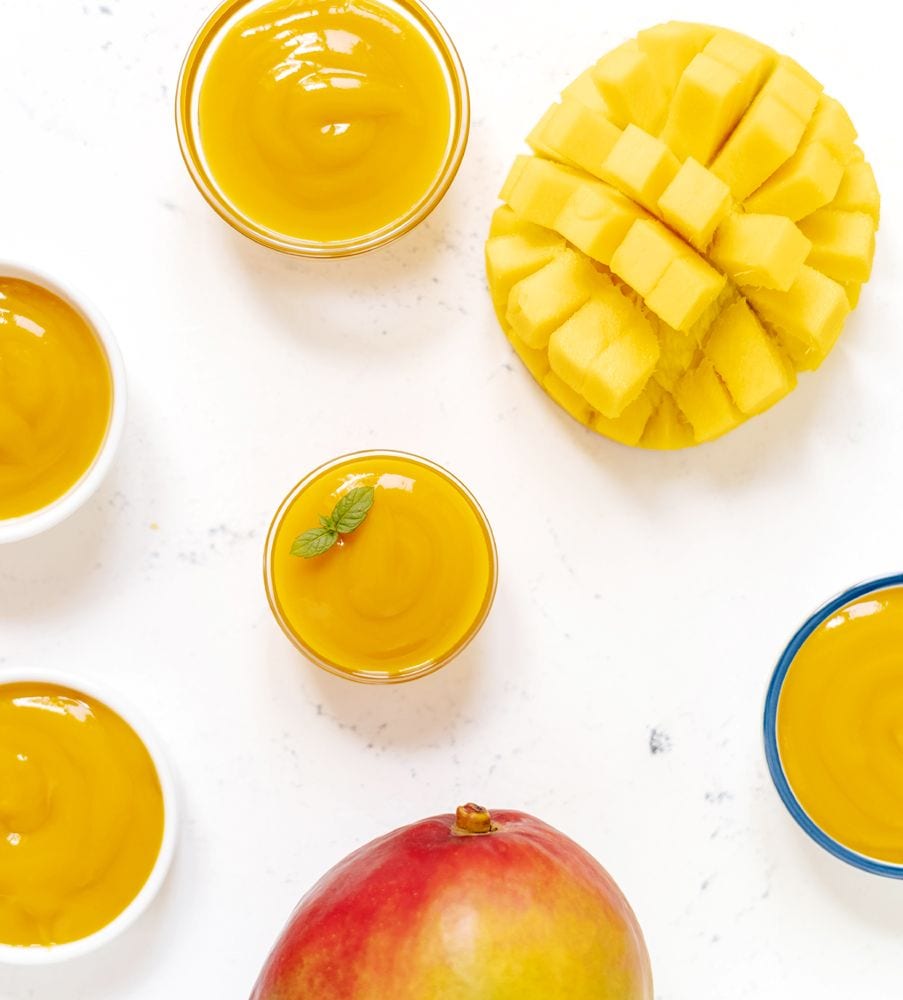 Simularemos la yema con crema de mango