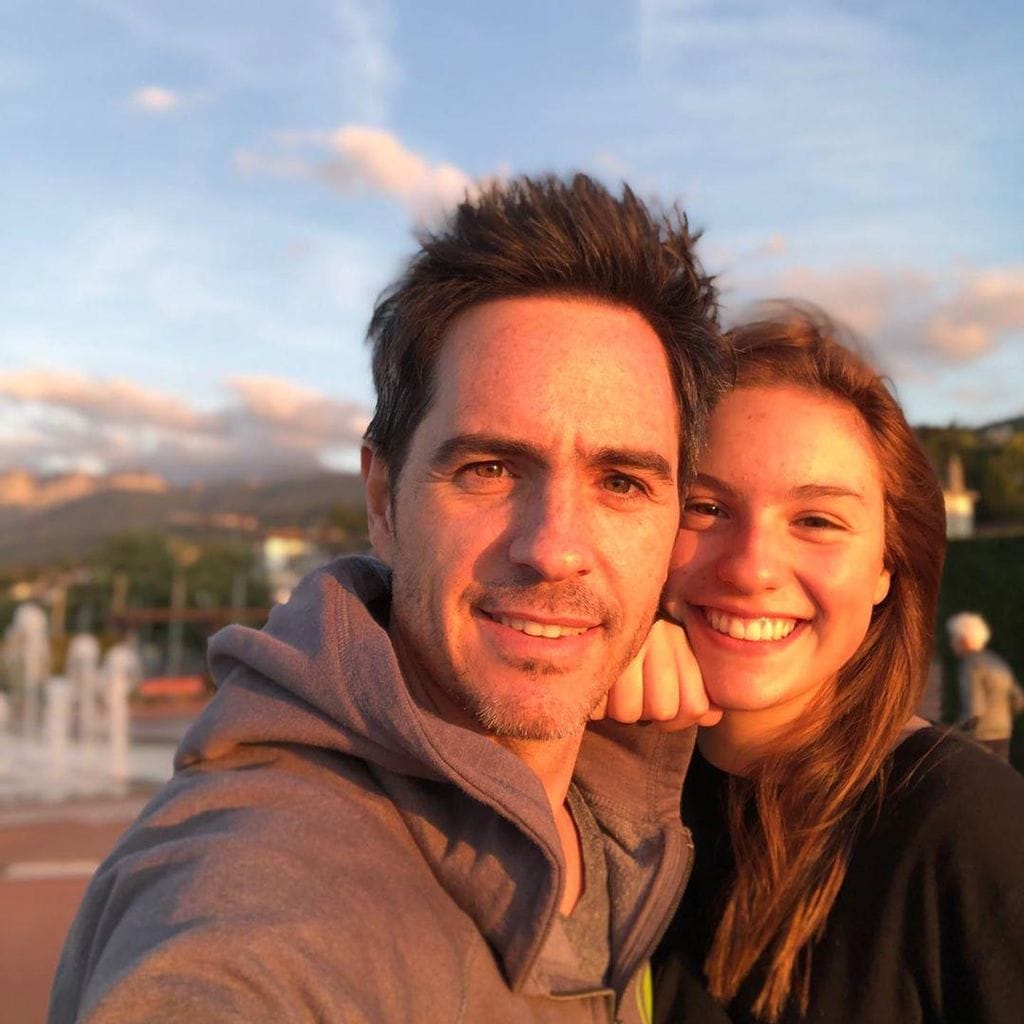 Mauricio Ochmann y sus hijas