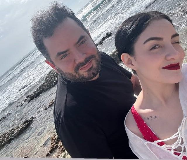 José Eduardo y Paola no perdieron la oportunidad de tomarse una selfie de enamorados. 