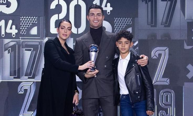Cristiano Ronaldo y Georgina Rodríguez con Cristiano Jr.