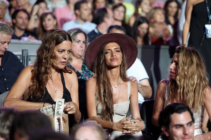 Sara Carbonero se divierte con sus amigas en el concierto de Pablo Alborán 