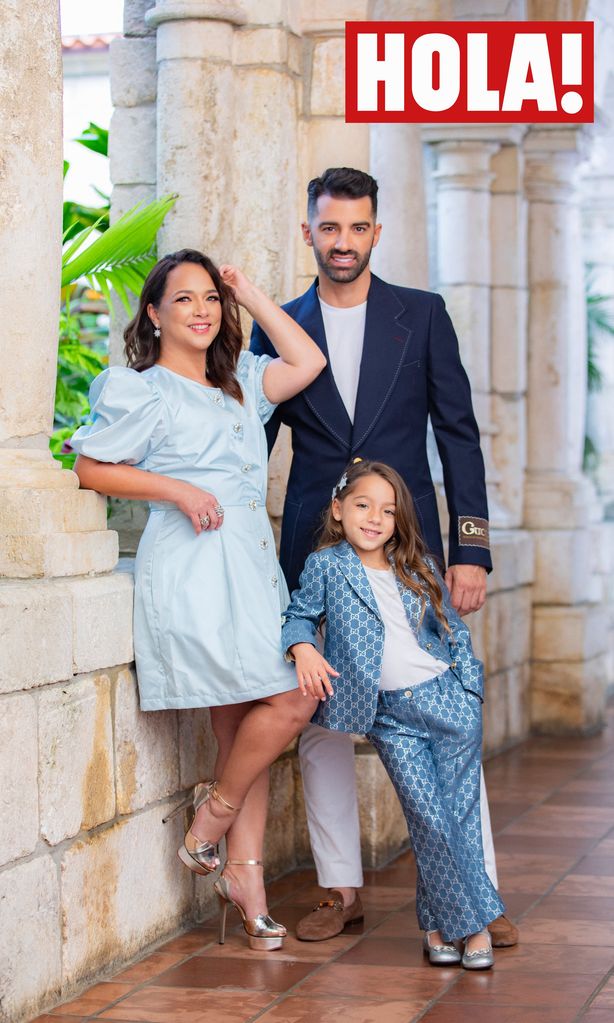 Adamari Lopez y Toni Costa con su hija Alaïa