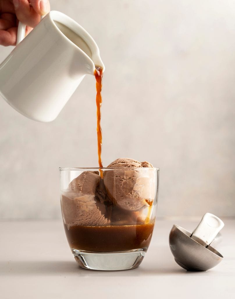 El Affogato aceptar distintas variantes, como esta que vemos en la que le helado de vainilla se sustituye por el de chocolate