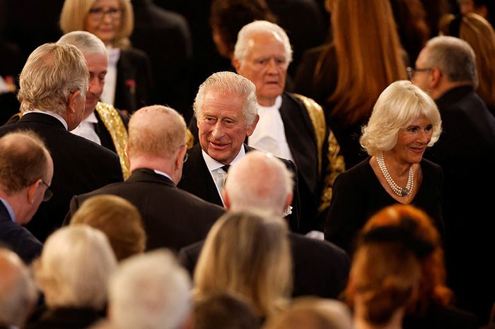 Carlos III asiste al Parlamento británico para recibir las condolencias por la muerte de Isabel II