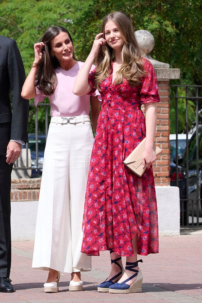 La reina Letizia y la princesa Leonor con alpargatas de Calzado Picón