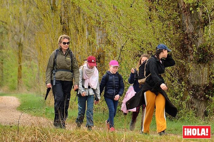 Los Reyes de Bélgica y sus hijos, fieles a su cita con el Camino de Santiago