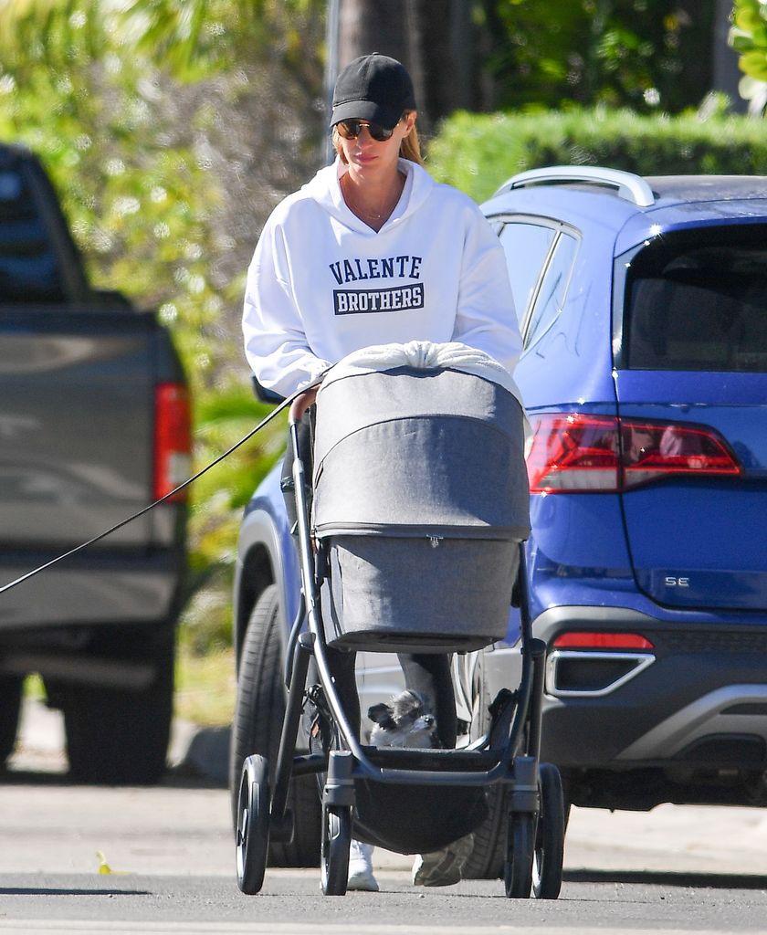 La modelo Gisele Bundchen paseando por Miami 