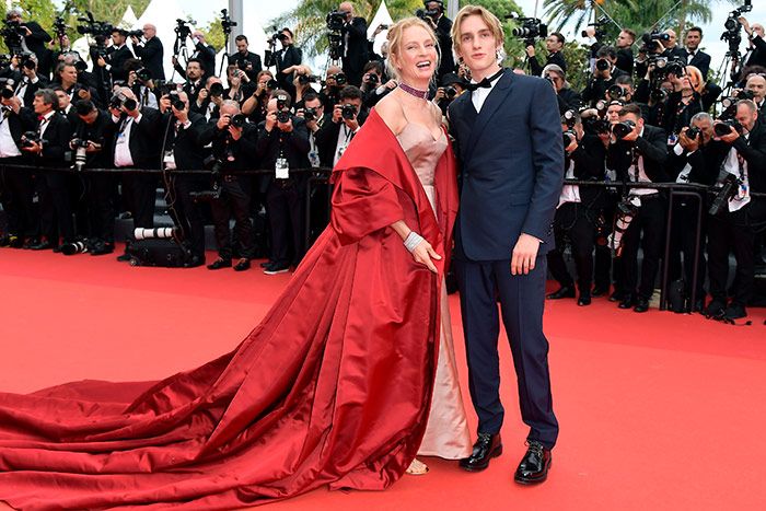 Uma Thurman y su hijo Levon en Cannes