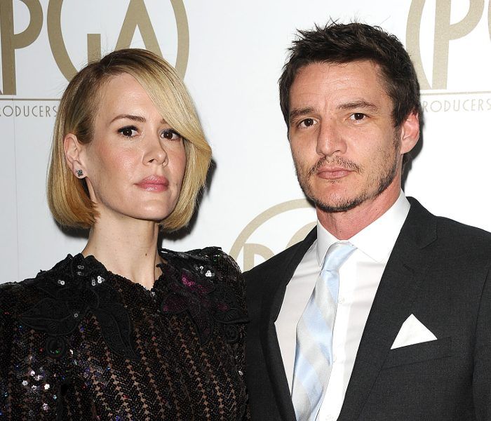 Sarah Paulson y Pedro Pascal 