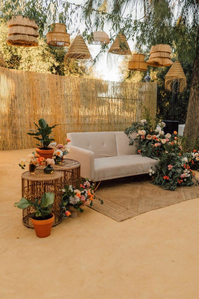 Decoración de bodas con sofá en chill out