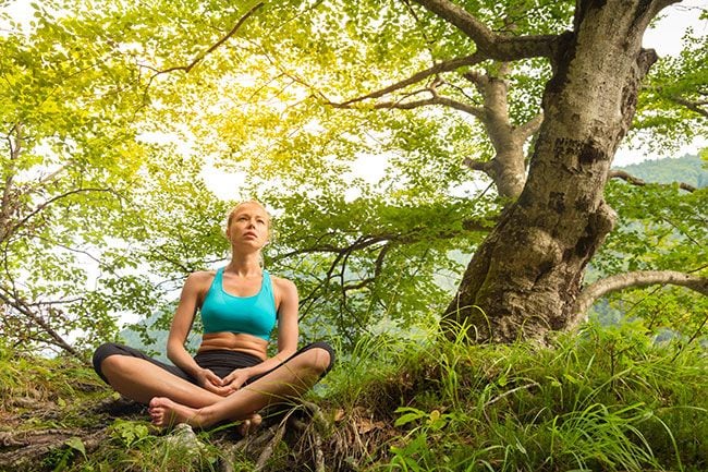 Mujer en la naturaleza 