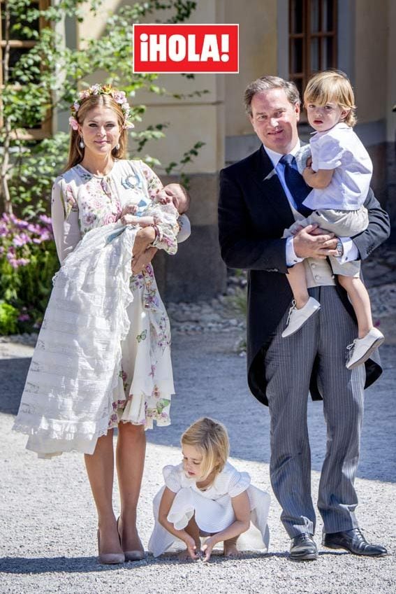 Magdalena de Suecia, Chris O'Neill y sus tres hijos