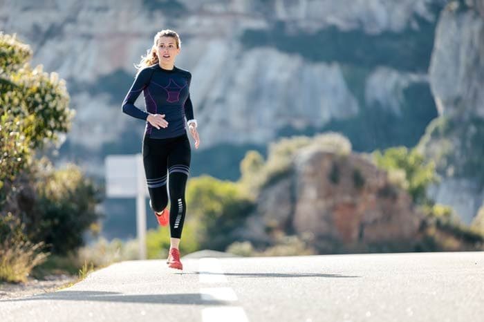 mujer haciendo running