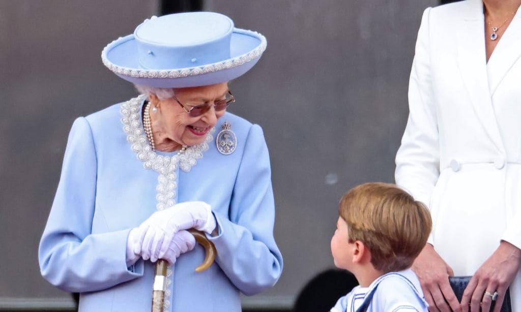 Reina Isabel II y el príncipe Louis