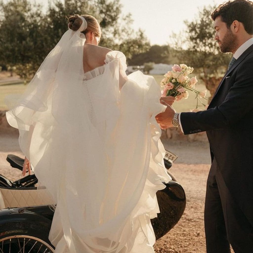 Velo de novia anudado en el moño