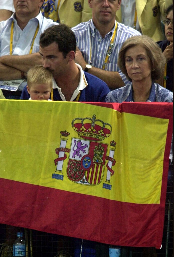 Don Felipe, con su madre la reina Sofía y su sobrino Juan Urdangarin en Sídney 2000