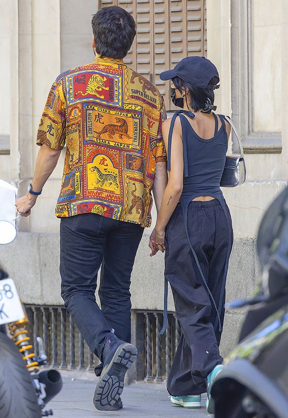 Aitana y Sebastián Yatra, muy enamorados paseando por Madrid