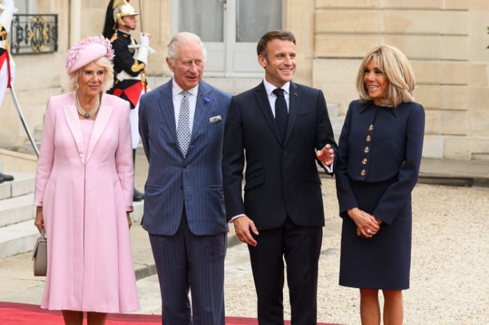 Reyes Carlos y Camilla con los Macron