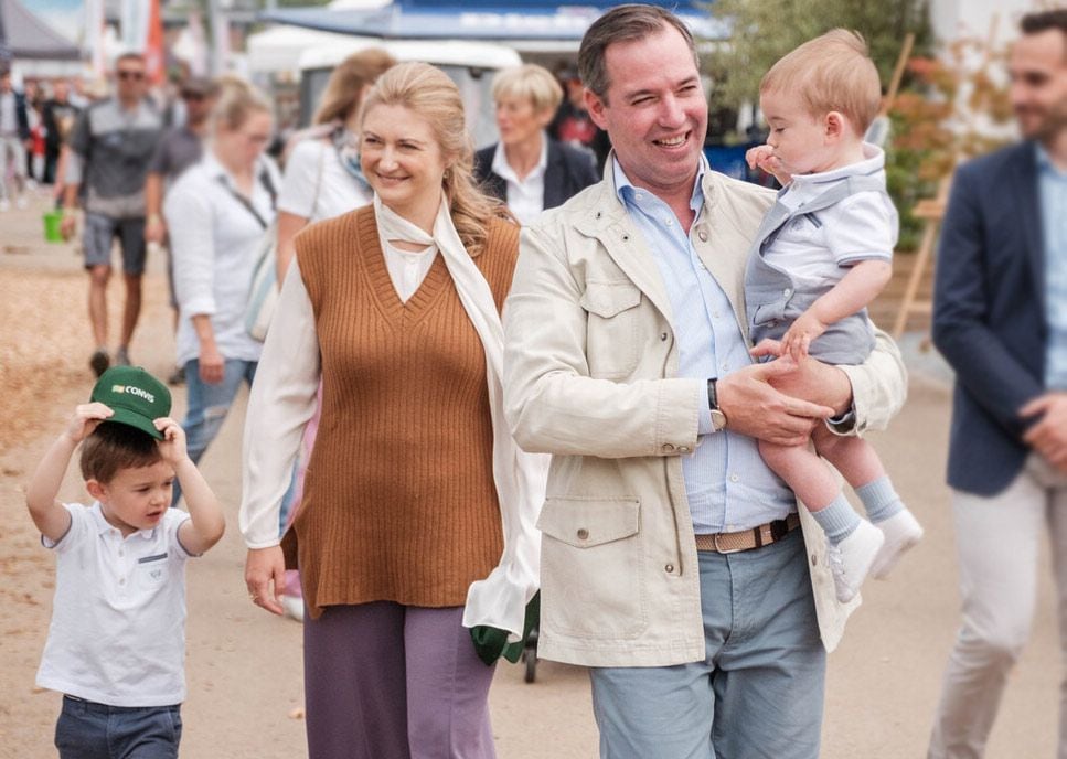 Guillermo y Stéphanie de Luxemburgo con sus hijos Charles y Fraçois