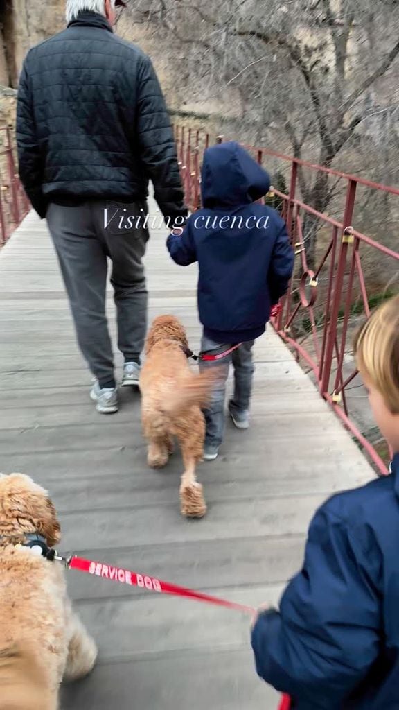 Richard Gere en Cuenca con su mujer, sus hijos y sus mascotas. 1 de enero de 2025