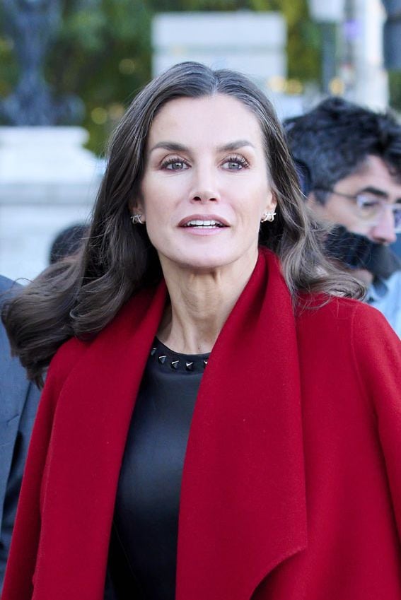 La reina Letizia y su top de cuero con tachuelas en la X Cumbre de Mujeres Juristas