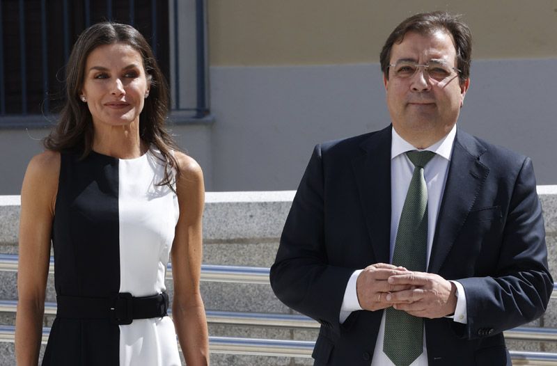 Guillermo Fernández Vara, presidente de Extremadura con la reina Letizia