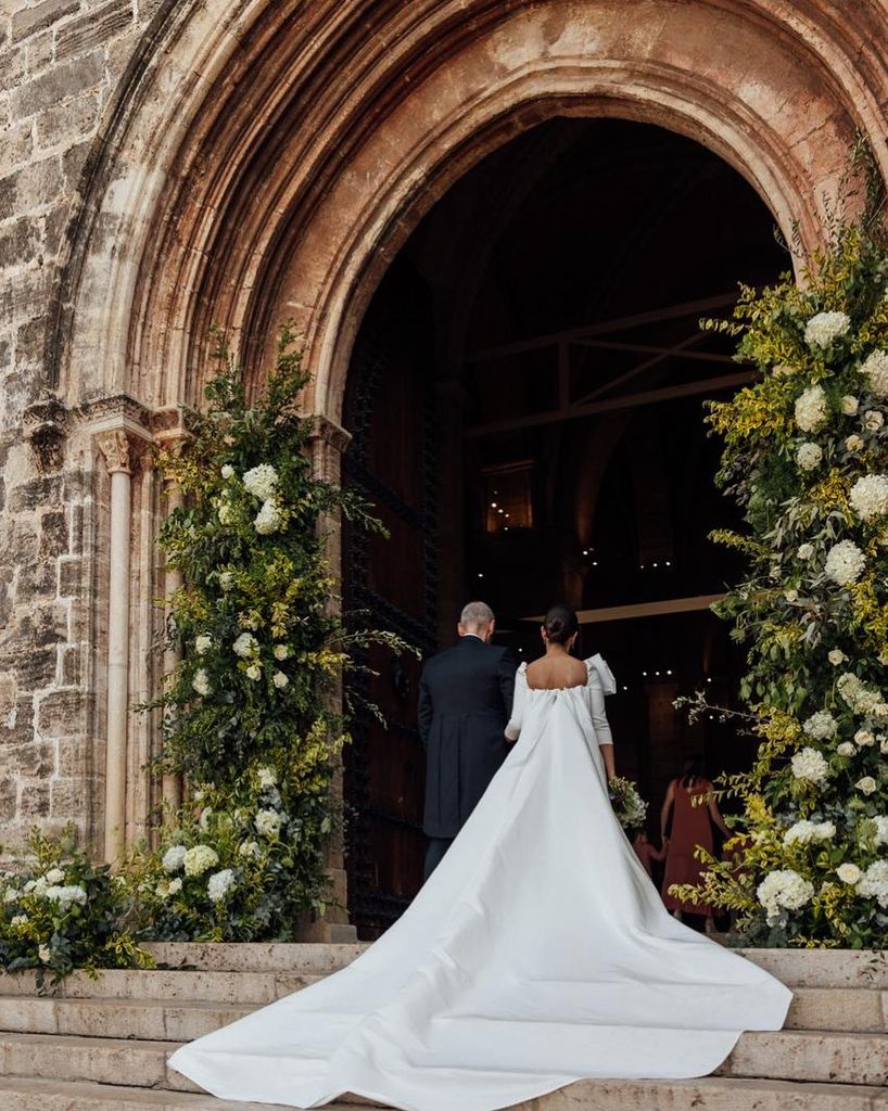 Novia a su entrada a la iglesia