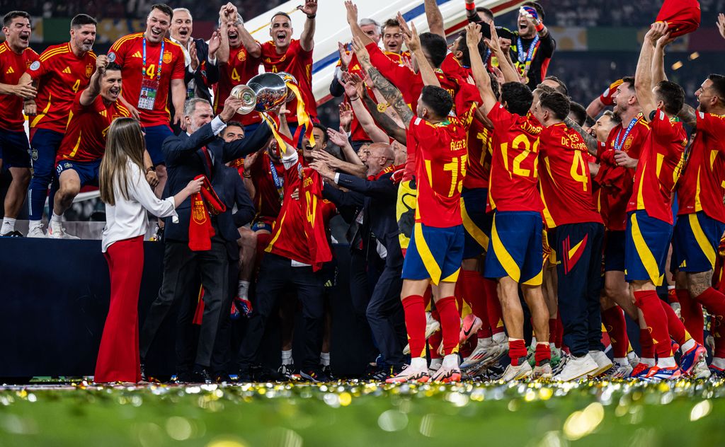 El rey y la infanta se unieron a las celebraciones de la selección española