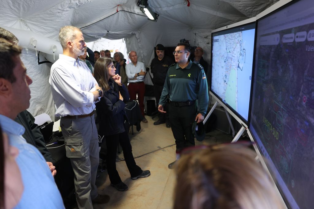  LOS REYES FELIPE VI Y LETIZIA VIAJAN A LAS ZONAS AFECTADAS POR LA DANA