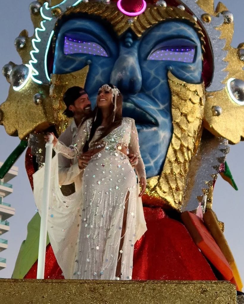 Durante el carnaval, Galilea sufrió una caída al descender del carro alegórico. 