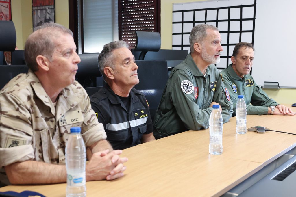 El rey Felipe, en una videoconferencia con los servicios de emergencias a ría de la DANA