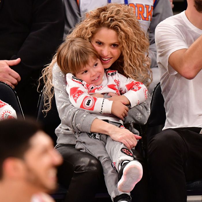 Shakira y Piqué disfrutan del 'basket' con sus hijos