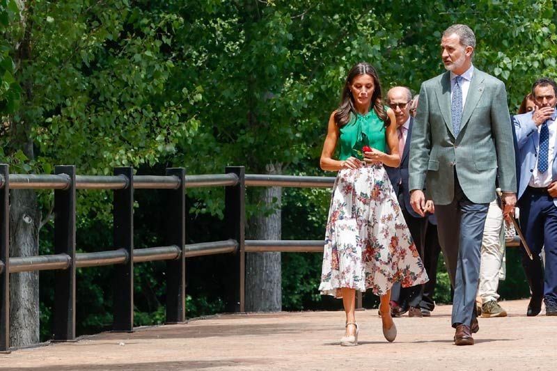 Don Felipe y doña Letizia dando un paseo por el río de Los Ángeles