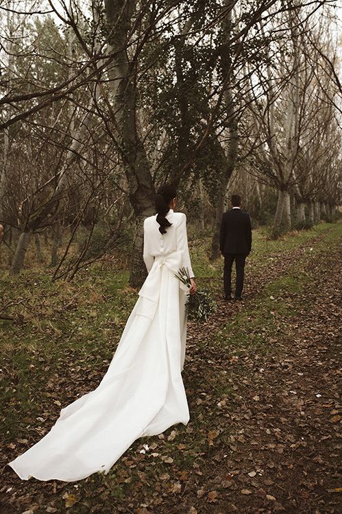 Look de novia con lazo en la falda