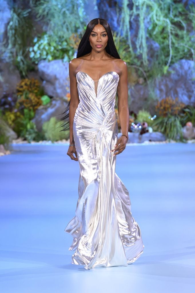 Naomi Campbell, en el desfile de Celia Kritharioti (colección Alta Costura Primavera/Verano 2024).