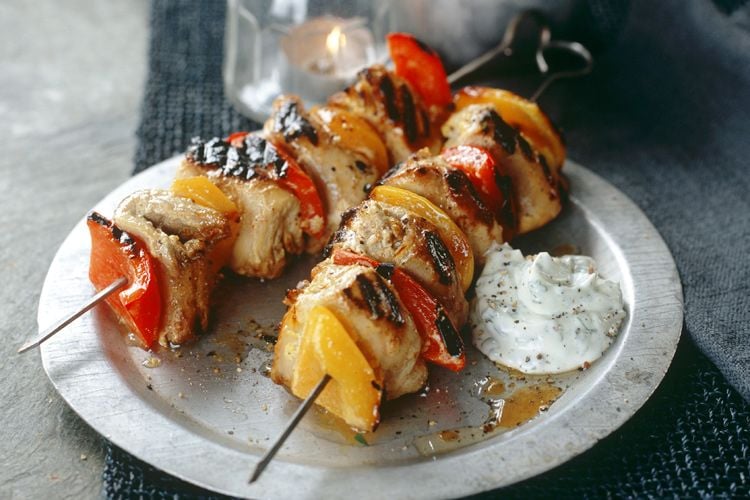 pollo brochetas