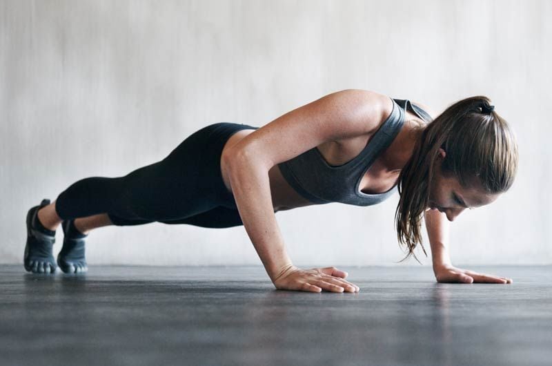 istock mujer flexion