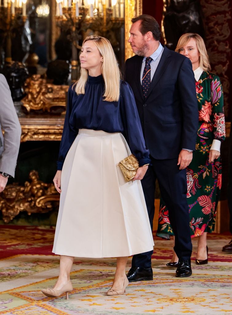 Óscar Puente, Diputado de las Cortes Generales de España, y su mujer, Ana Soria, en la recepción en Palacio Real por el Día de la Hispanidad