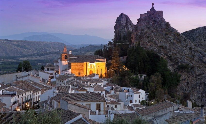 Localidad de Castril, en Granada, al anochecer