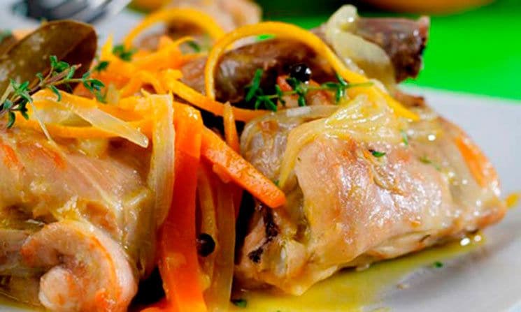 Conejo en escabeche de naranja