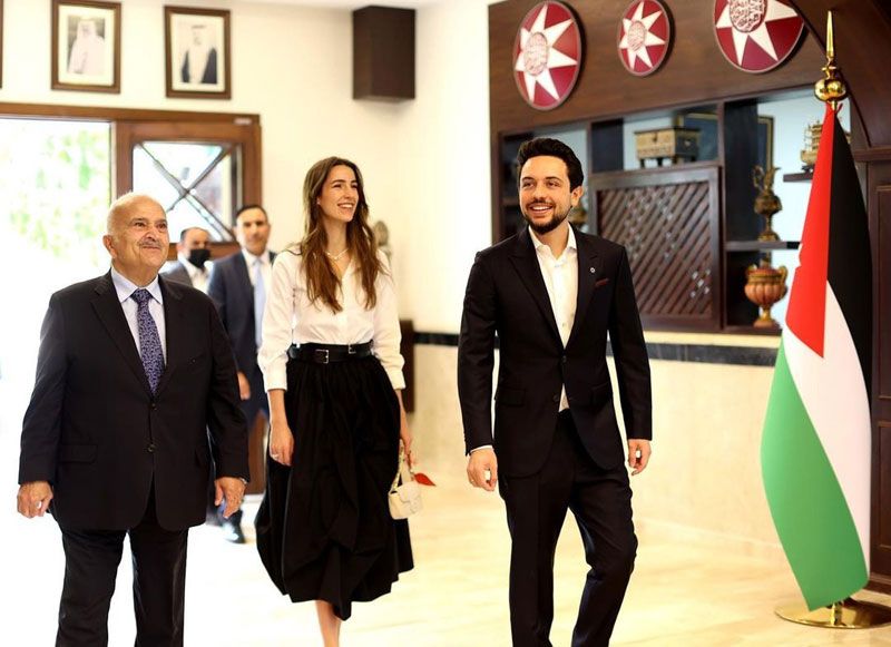 El príncipe heredero de Jordania, Hussein, y su prometida Rajwa