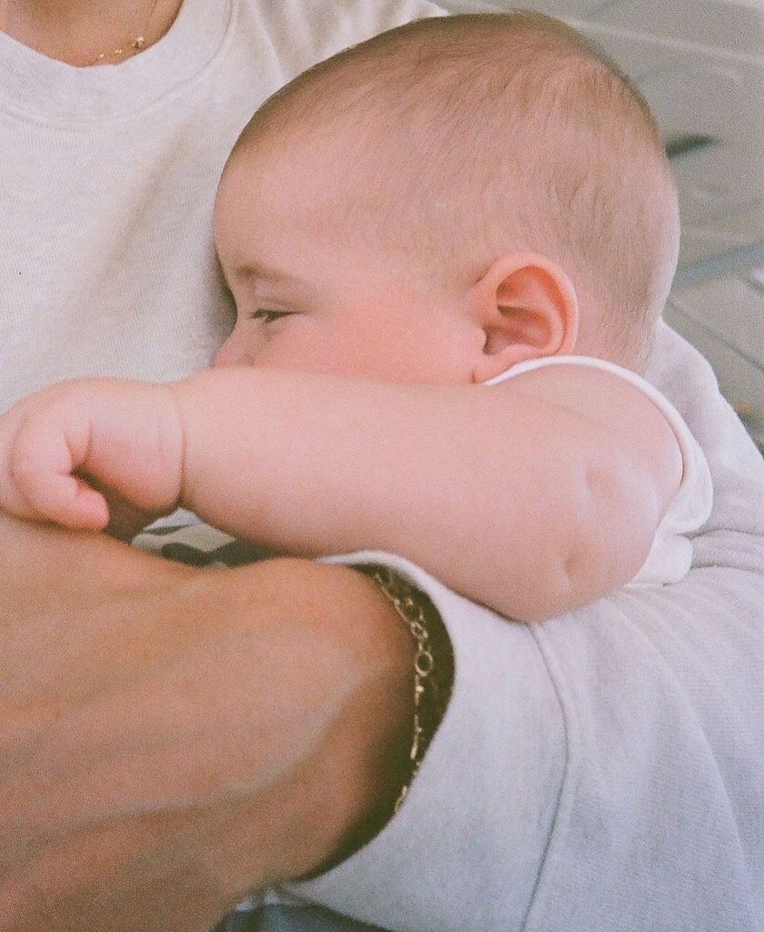 Karlie Kloss publica imágenes inéditas de su bebé Elijah