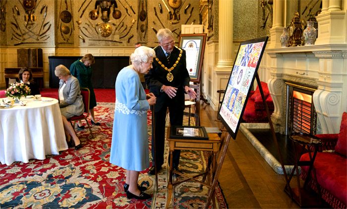 Encuentro de Isabel II con sus vecinos de Sandringham