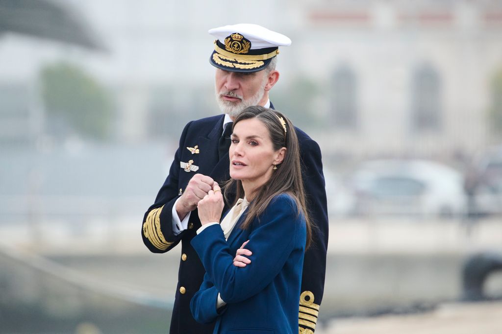 Los reyes Felipe y Letizia en la despedida de Leonor en Elcano